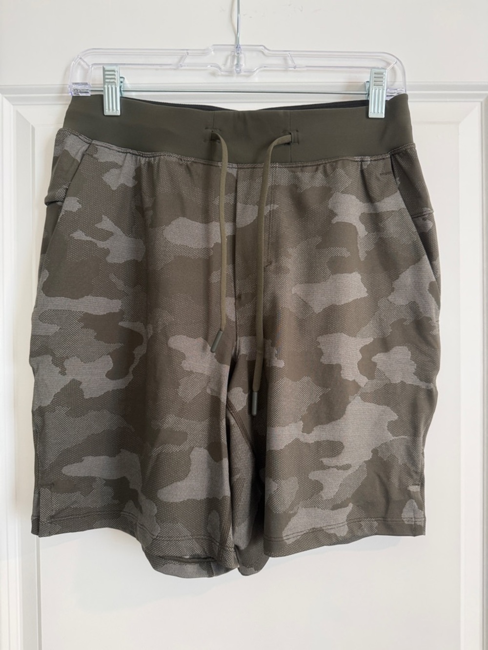 Lululemon T.H.E. Linerless Short 7" Variegated Mesh Camo Max Dark Olive Green